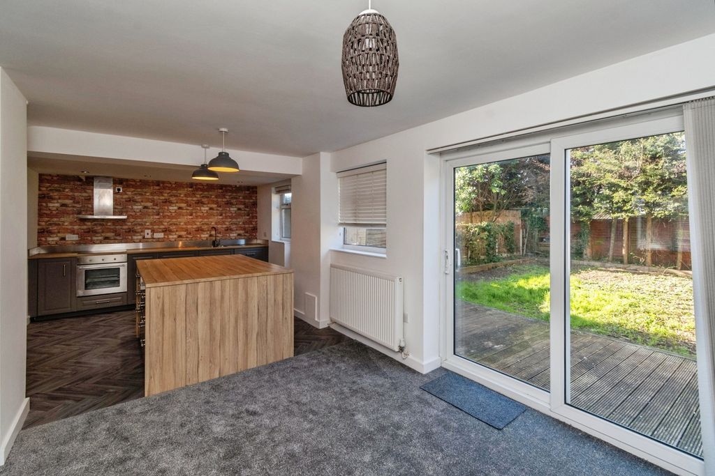 Property photo 2 of 20 Kitchen