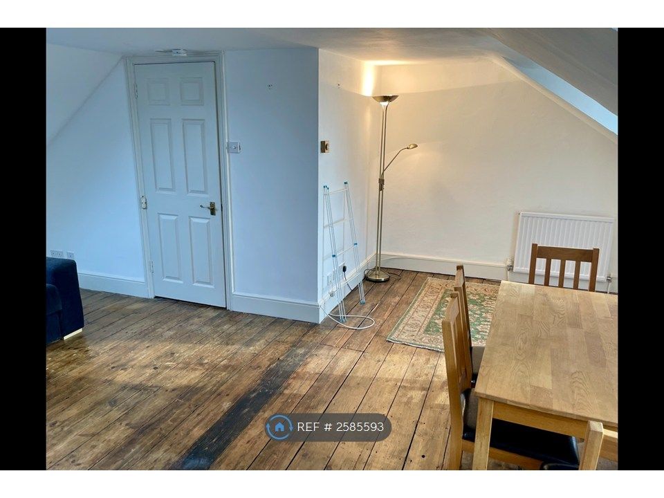 Property photo 3 of 17 Living Room