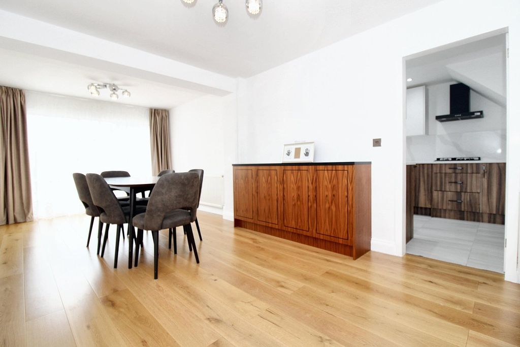 Property photo 3 of 20 Dining Room