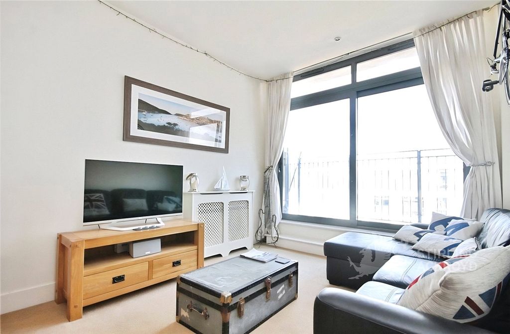 Property photo 2 of 6 Reception/Kitchen