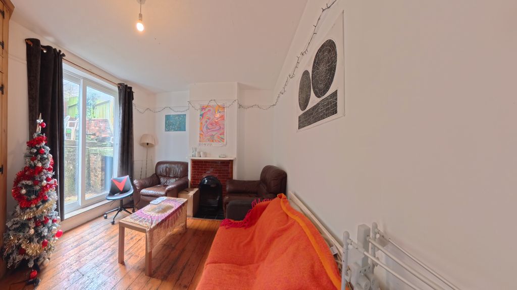 Property photo 1 of 9 Lounge