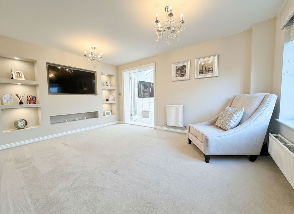 Property photo 2 of 15 Lounge