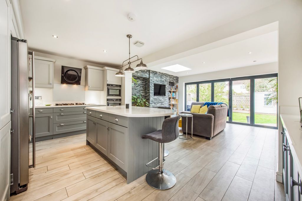 Property photo 2 of 21