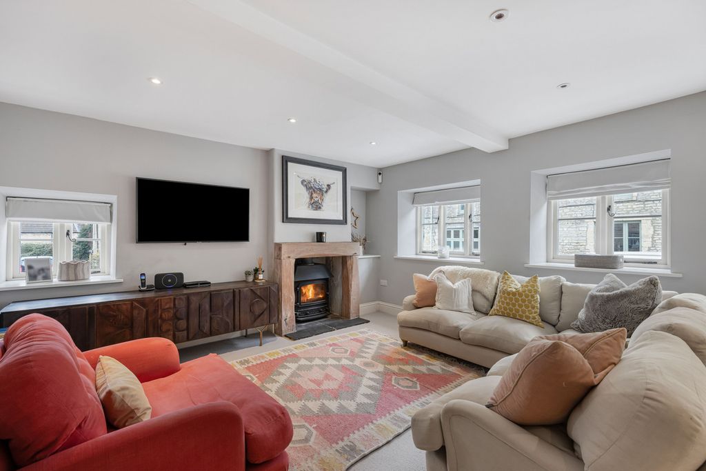 Property photo 2 of 25