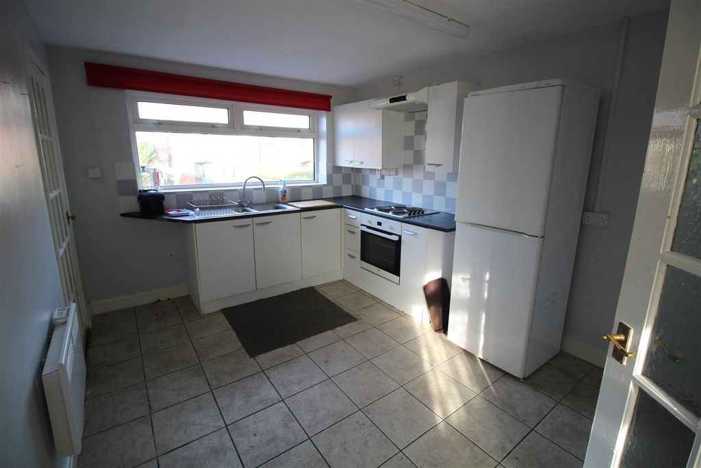 Property photo 3 of 9 Kitchen.Jpg