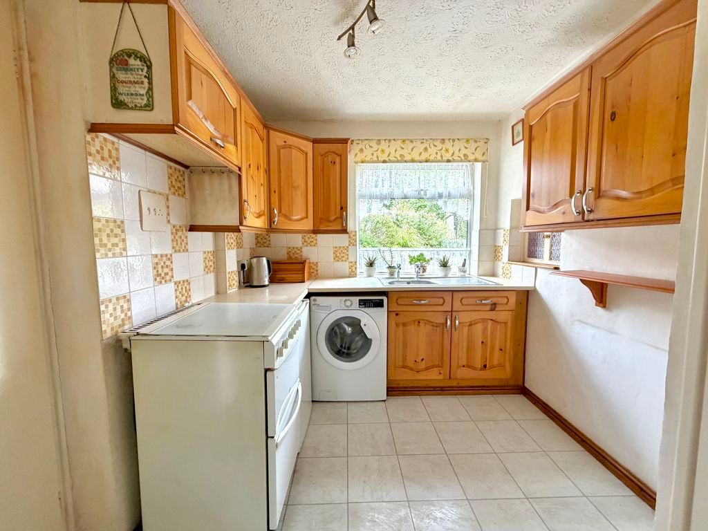 Property photo 2 of 17 Kitchen