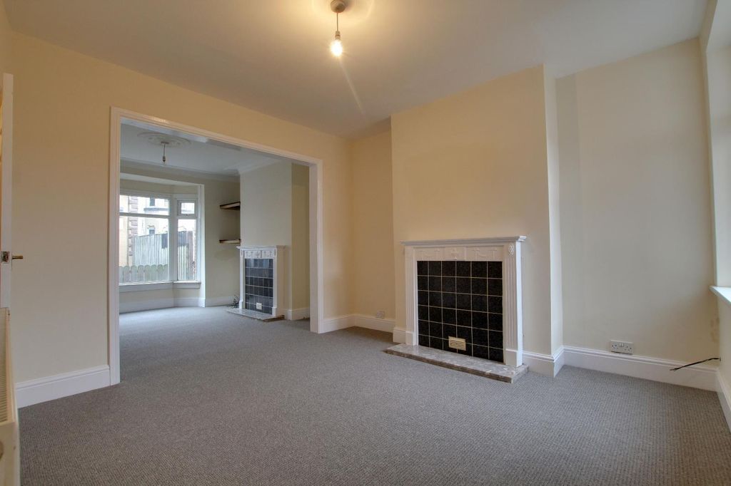 Property photo 3 of 8 Dining Area