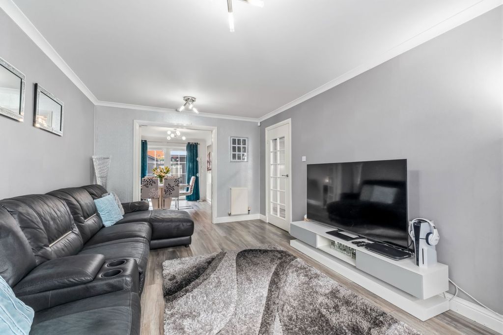 Property photo 2 of 27