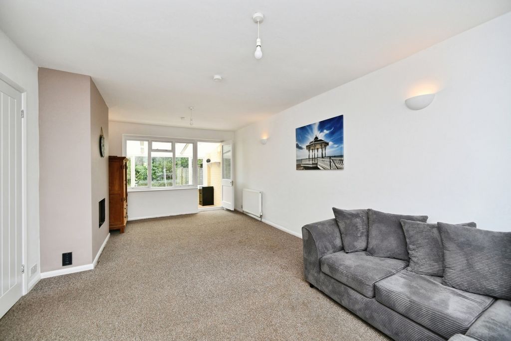 Property photo 3 of 17 Living Room