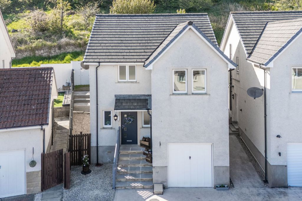 Property photo 1 of 33