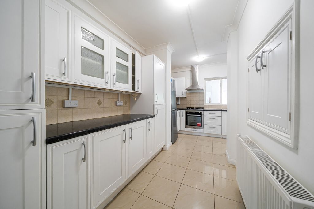 Property photo 2 of 15 1455818-16-69Fb0E...