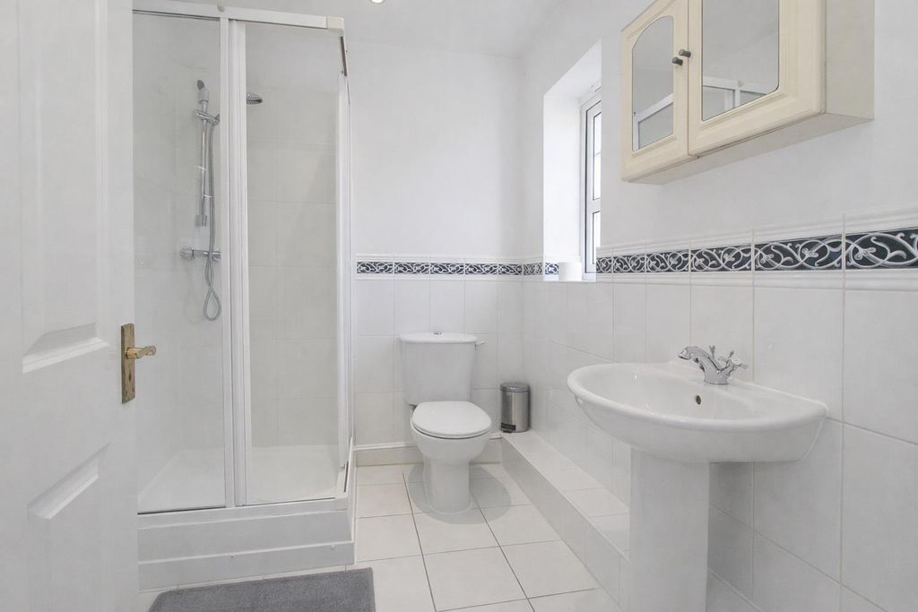 Property photo 3 of 11 Ensuite.Jpg