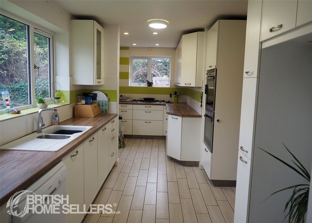 Property photo 2 of 35 Picture No. 32