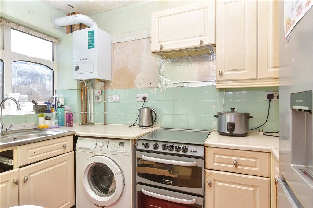 Property photo 3 of 9 Kitchen