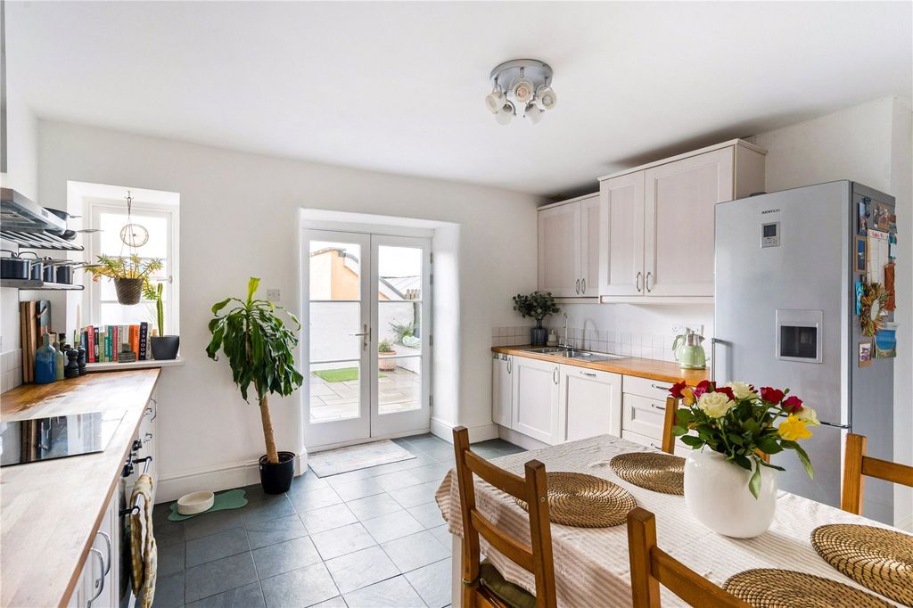 Property photo 2 of 14 Kitchen