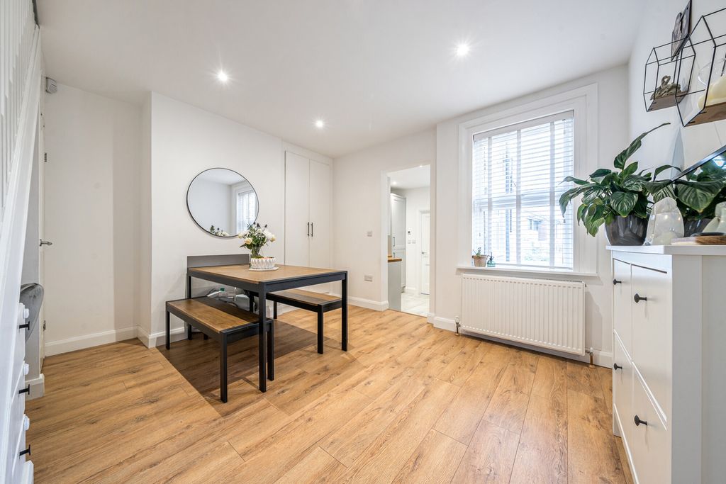 Property photo 3 of 20 Kitchen