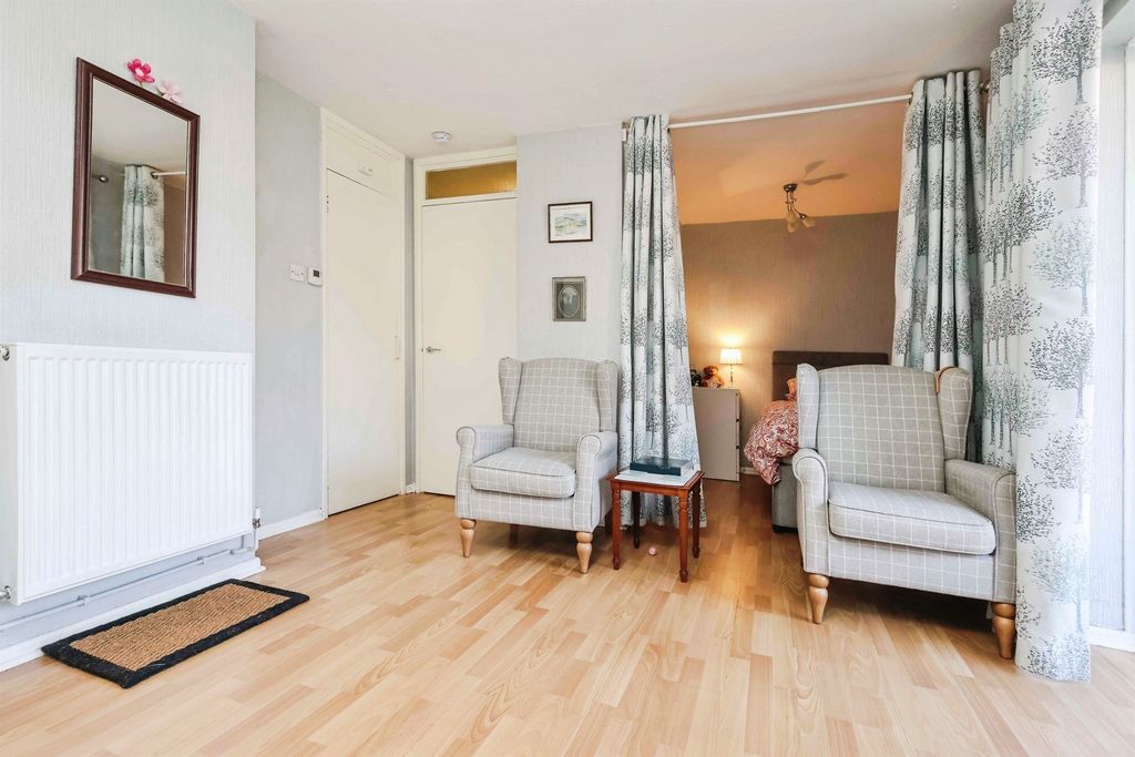 Property photo 3 of 9