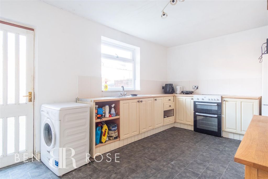 Property photo 3 of 18 Kitchen/Diner