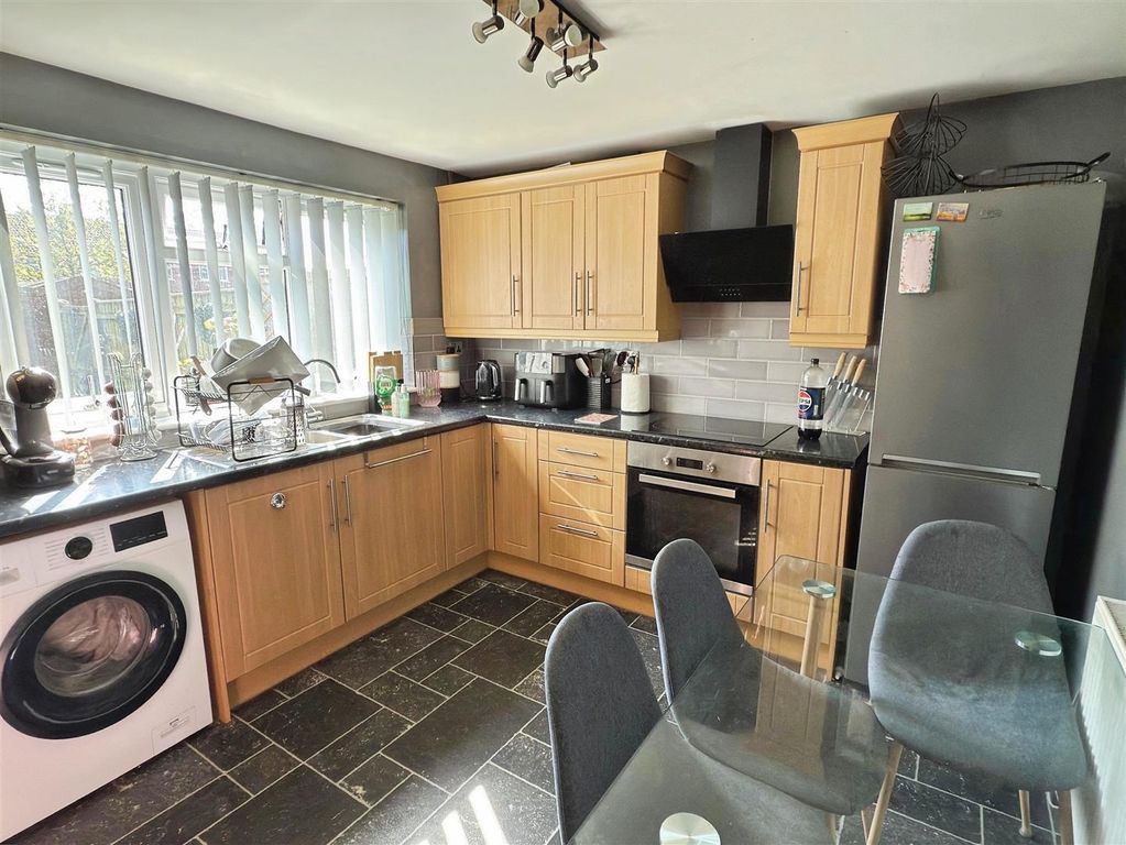 Property photo 3 of 9 Castleton Close (4).Jpg