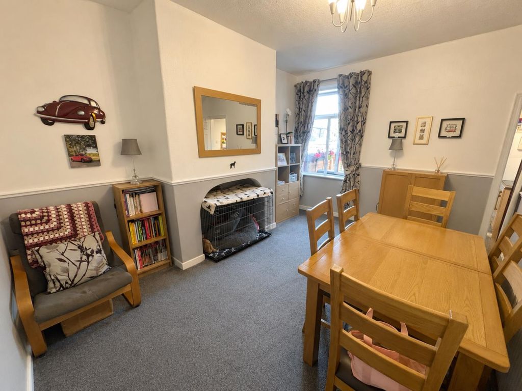 Property photo 3 of 14 Dining Room
