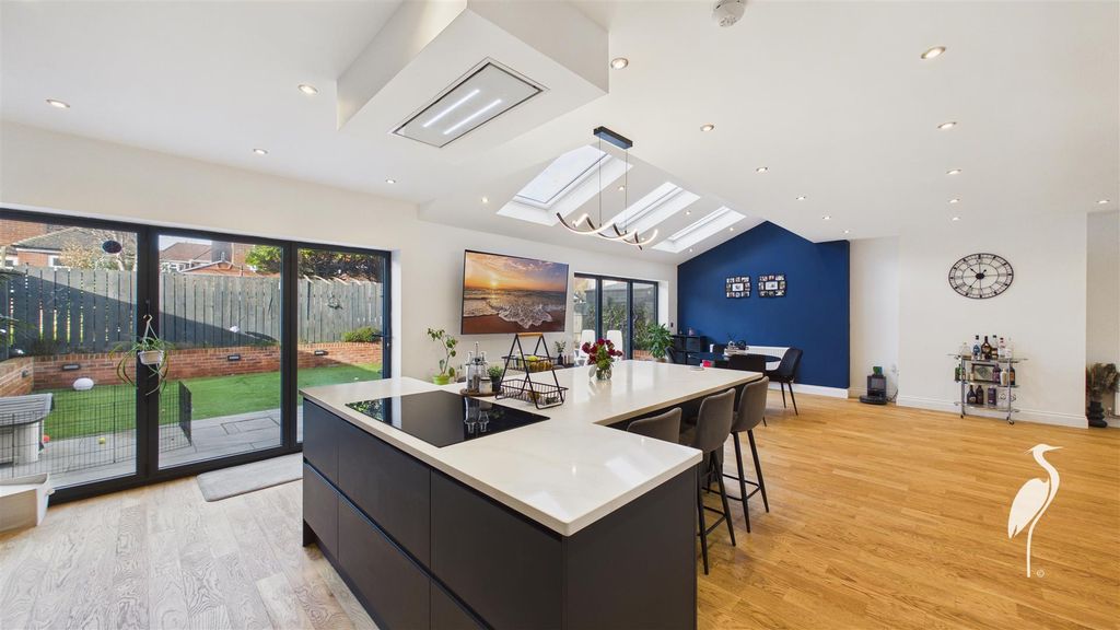 Property photo 3 of 40 Kitchen/Dining And Family Area