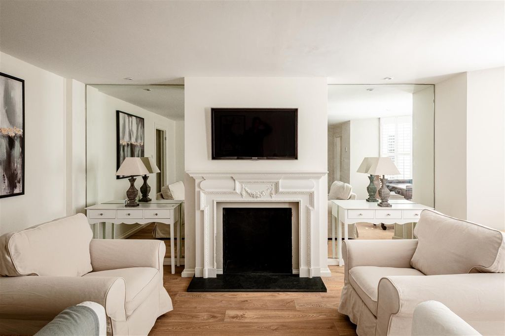 Property photo 3 of 9 Hammersmith Grove-2.Jpg