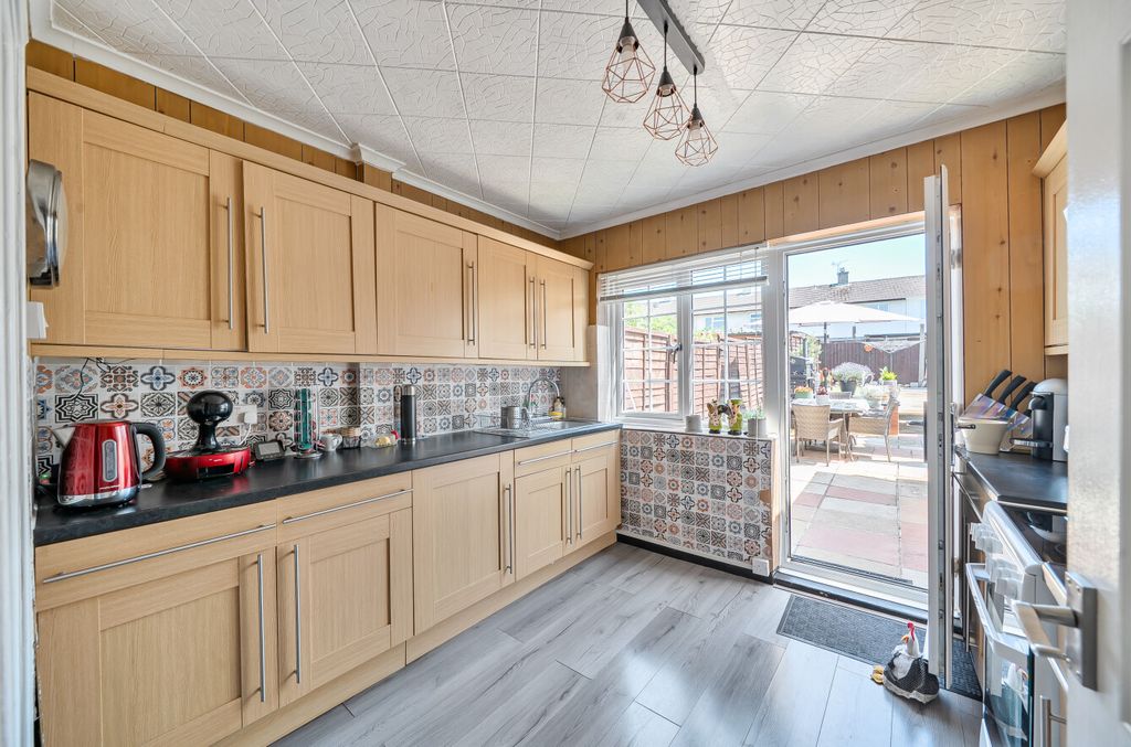 Property photo 3 of 11 148334976A3E7Dbaa4347
