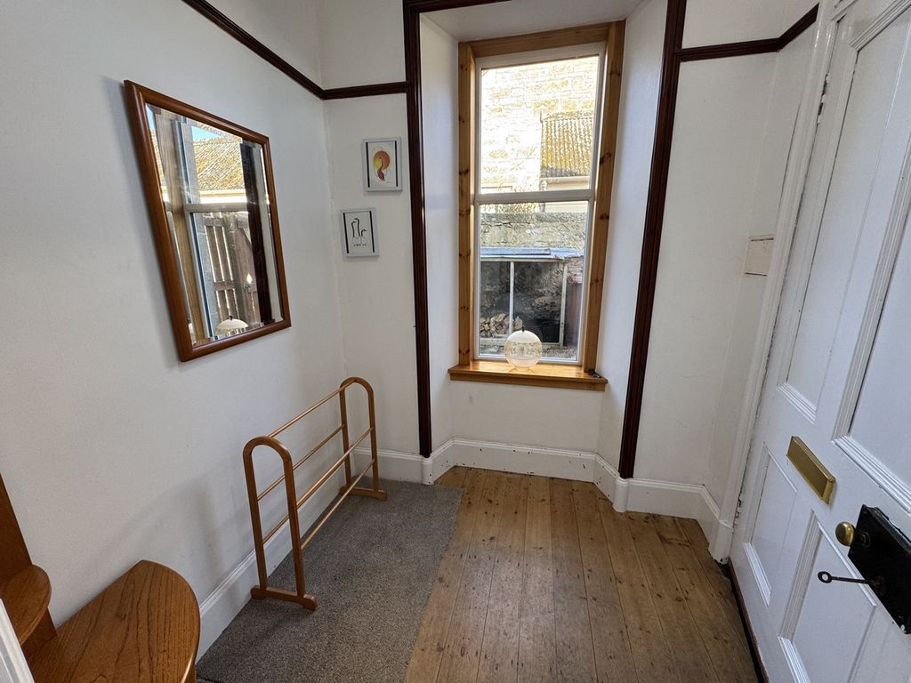 Property photo 2 of 25