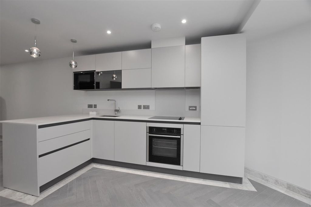 Property photo 2 of 6 Flat 6, The Dukesbridge (11).Jpg
