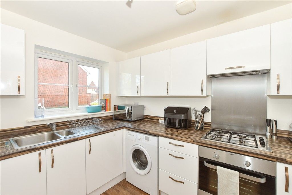 Property photo 3 of 10 Kitchen