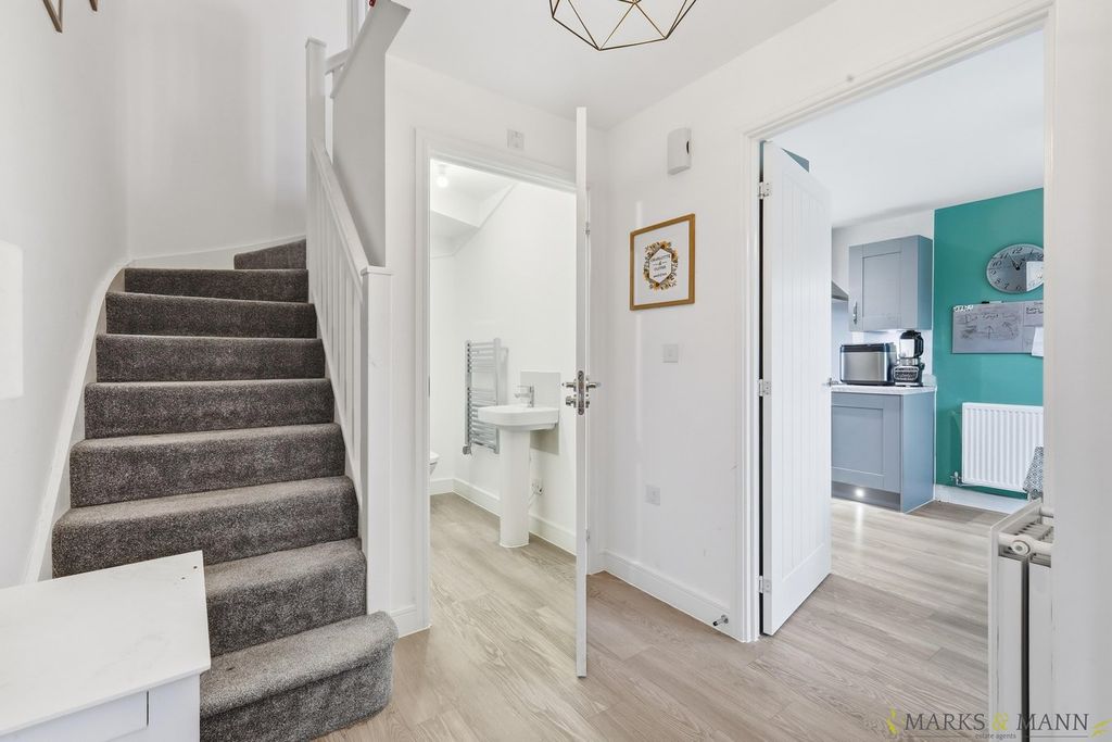 Property photo 2 of 22