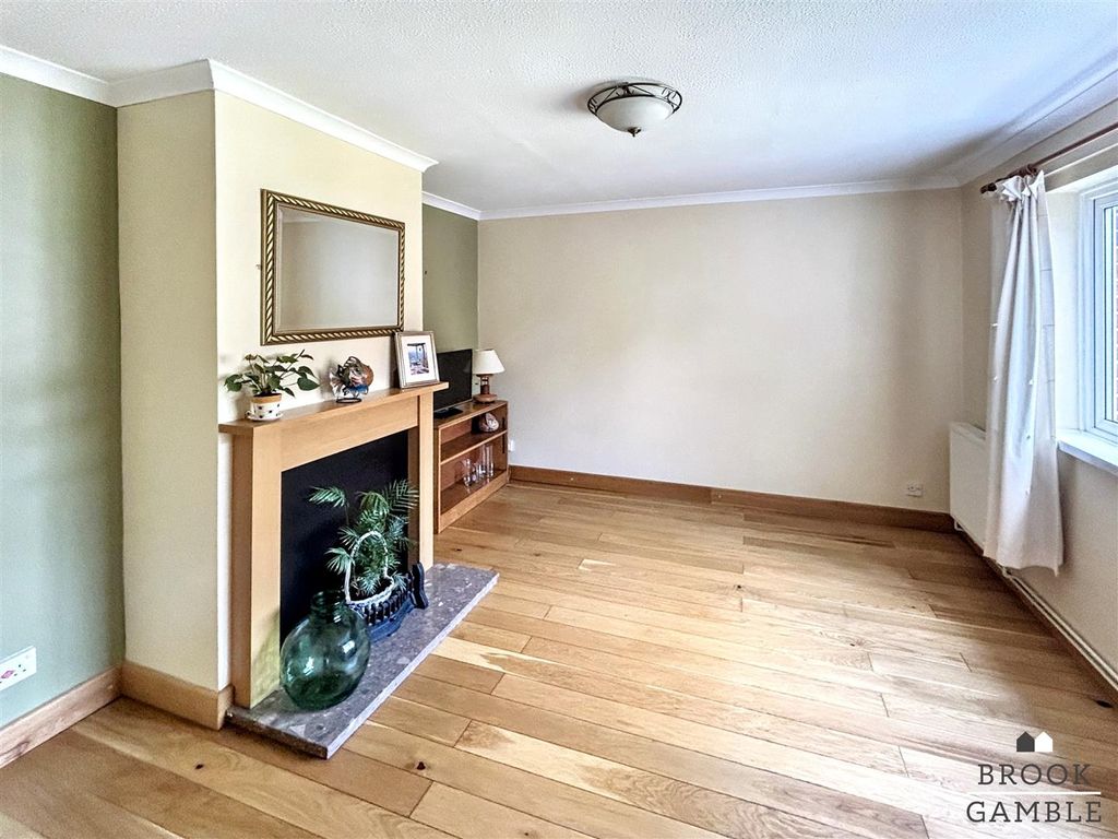 Property photo 2 of 12 01323 438506