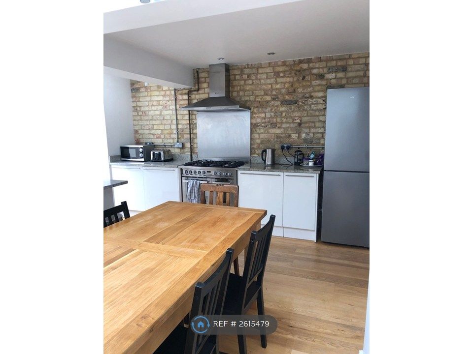 Property photo 3 of 6 Kitchen