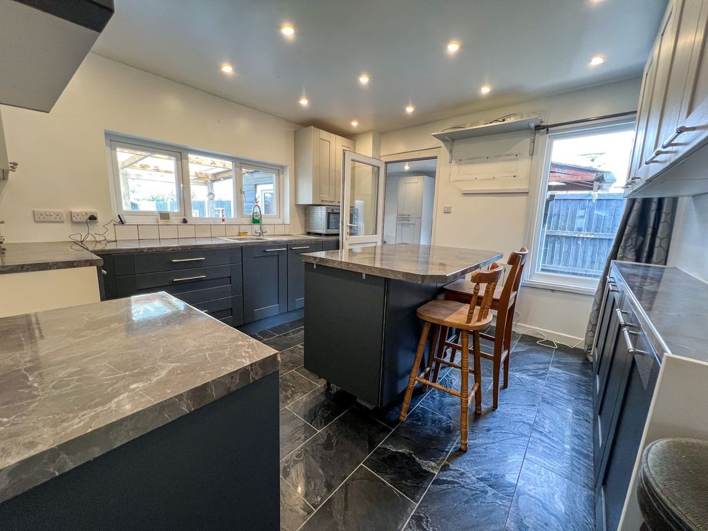 Property photo 2 of 15 B11B0809-F9Fe-4Ef8-ba8d-90B36800464F