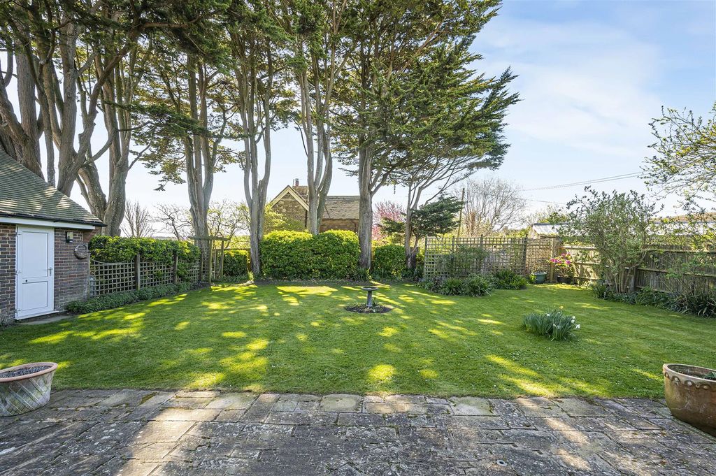 Property photo 2 of 26 Garden