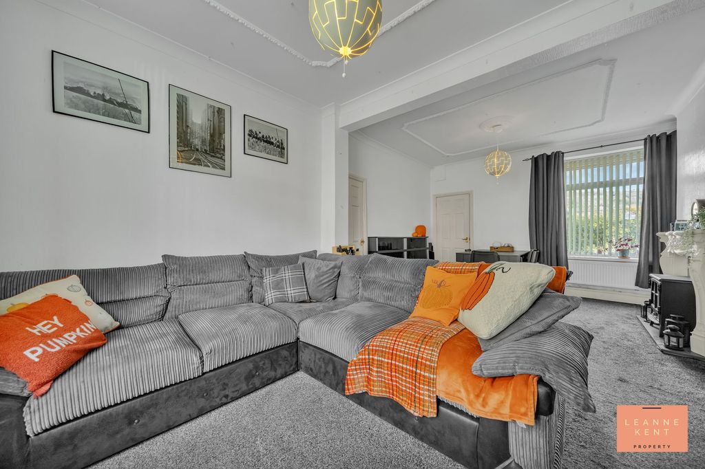 Property photo 2 of 28