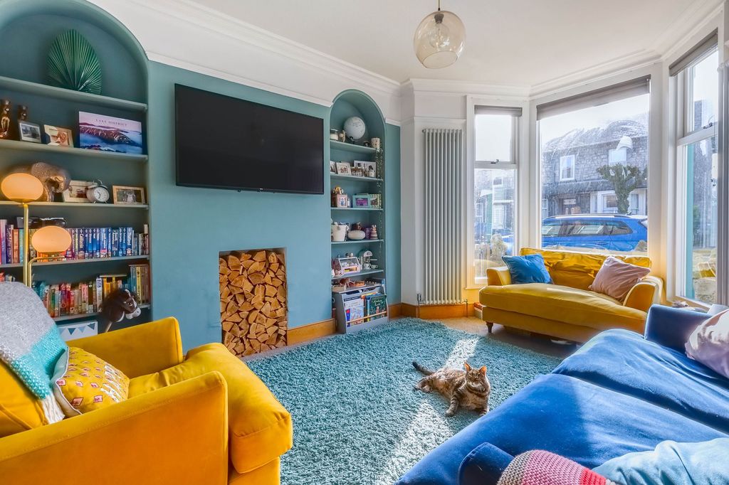 Property photo 2 of 23