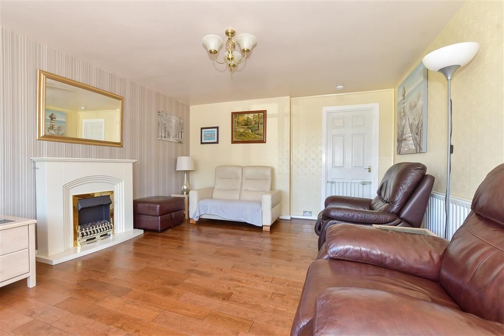 Property photo 3 of 10 Lounge -