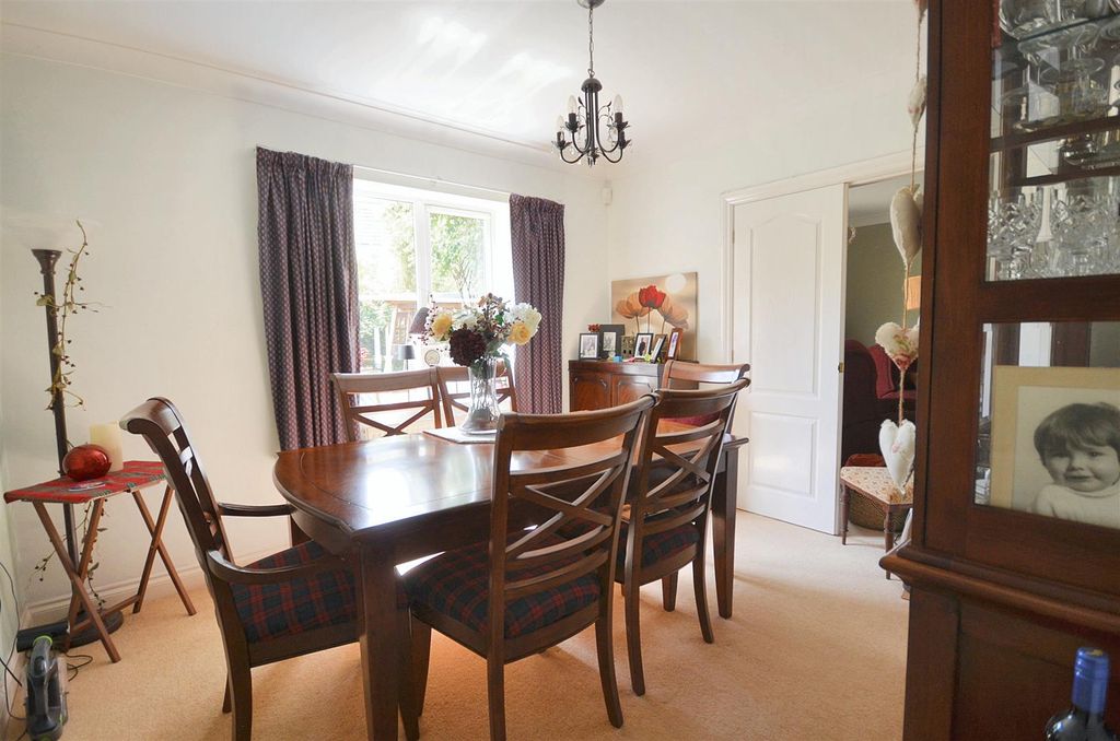 Property photo 3 of 11 Dining Room