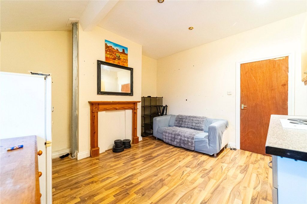 Property photo 2 of 8 Picture No. 10