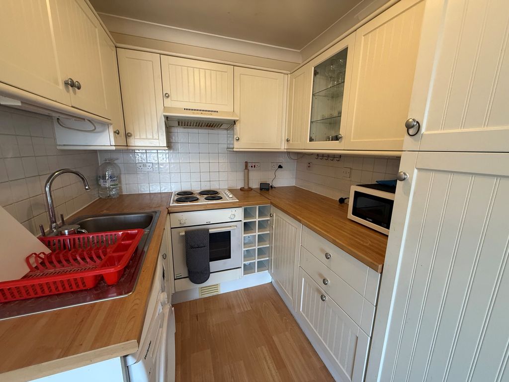 Property photo 3 of 6 Kitchen