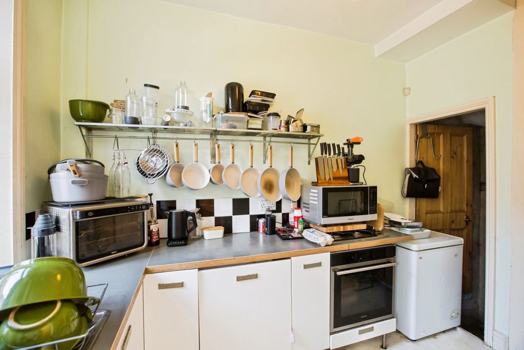 Property photo 3 of 20 Kitchen
