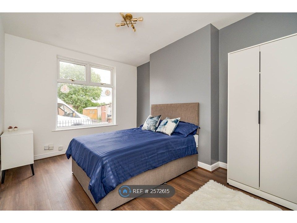 Property photo 1 of 12 Huge Double Room