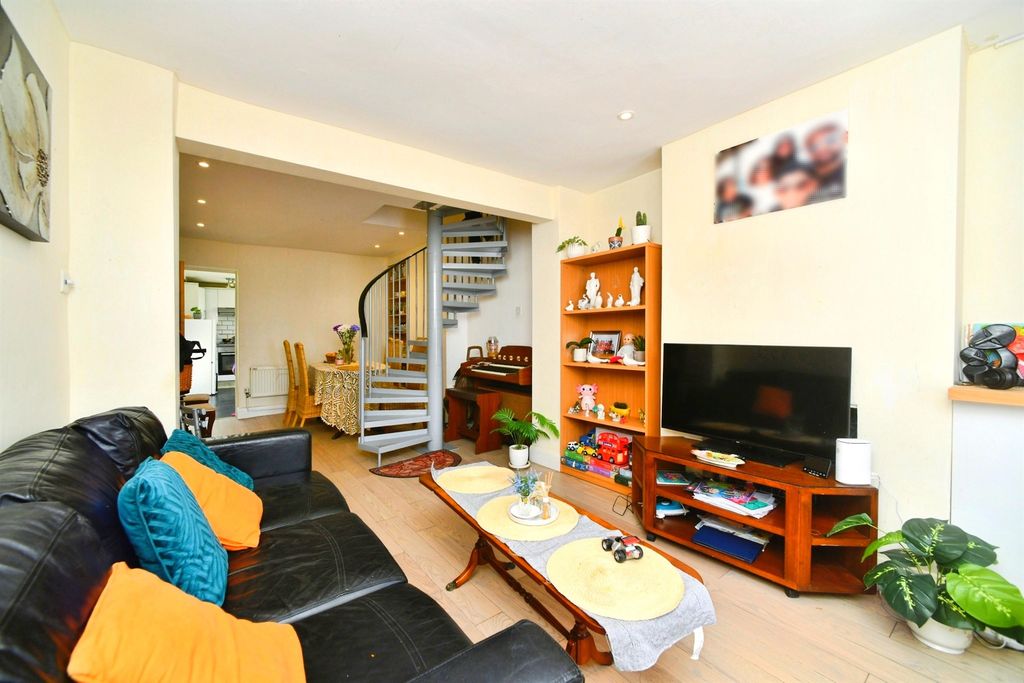 Property photo 1 of 20