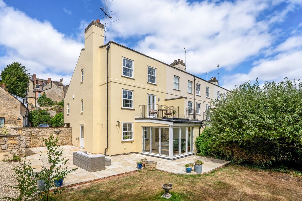 Property photo 1 of 17 Silk Mill Court
