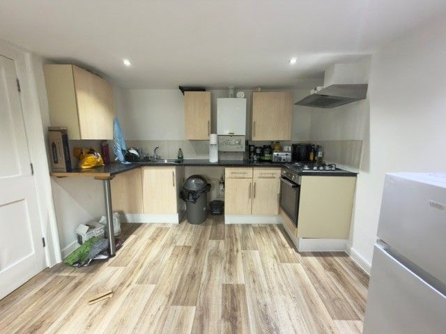 Property photo 3 of 6 Kitchen