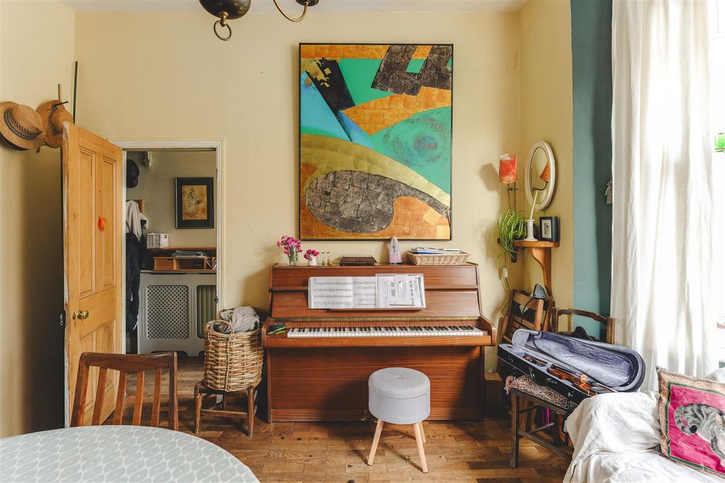 Property photo 3 of 20 Mildenhall Road-7.Jpg