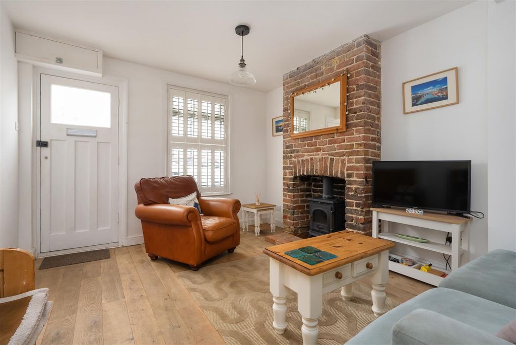 Property photo 3 of 14 Albert Street, Whitstable