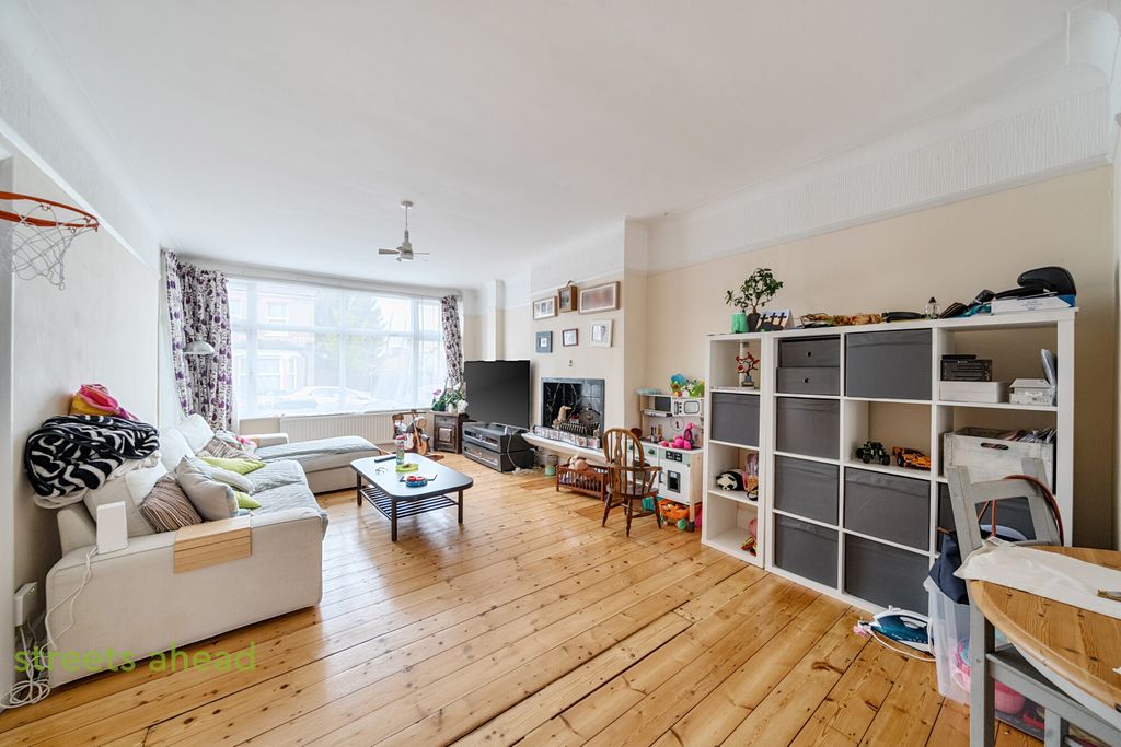 Property photo 2 of 15 41A118c6-5431-490...