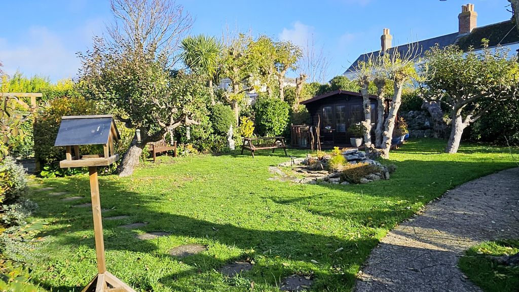 Property photo 2 of 27 Garden